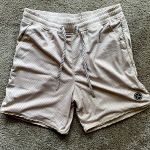 Cuts five-year-anniversary shorts in Smoke